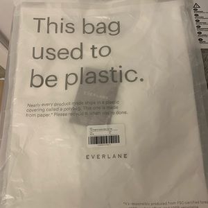 BNWT - Everlane organic cotton box tee - S